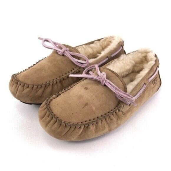 UGG Dakota Indoor Outdoor Moccasin Slippers 7 - Picture 3 of 12